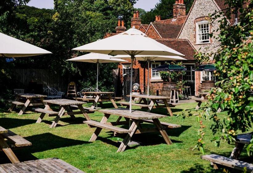 בקתה, The Stag And Huntsman At Hambleden