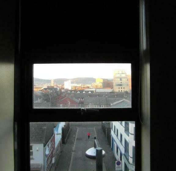 اتاق استاندارد با سرویس بهداشتی مشترک, Belfast International Youth Hostel