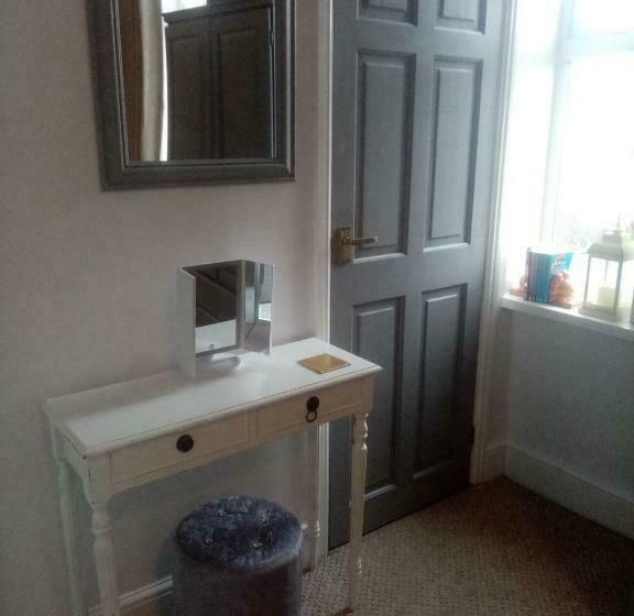 패밀리 룸, Lea Hurst B & B