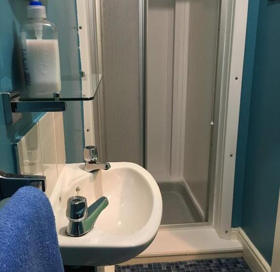 חדר בסיסי חדר אמבטיה משותף, Portrush Holiday Hostel Guesthouse