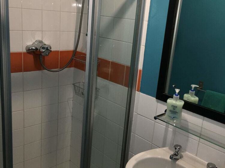 חדר סטנדרט לארבעה, Portrush Holiday Hostel Guesthouse