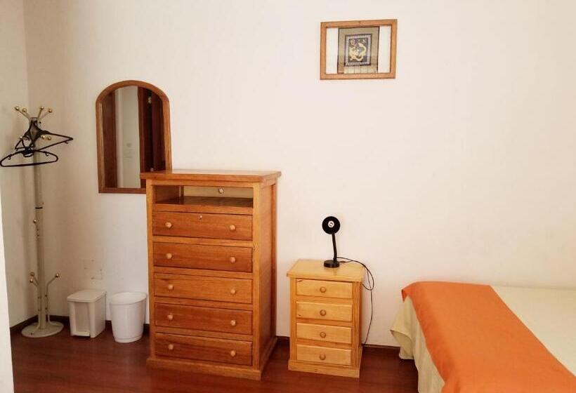 اتاق استاندارد چهار تخته, Heritage Inn