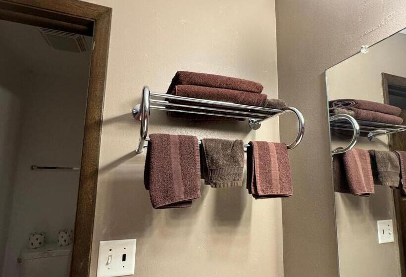 Номер Стандарт, Clintonville Motel