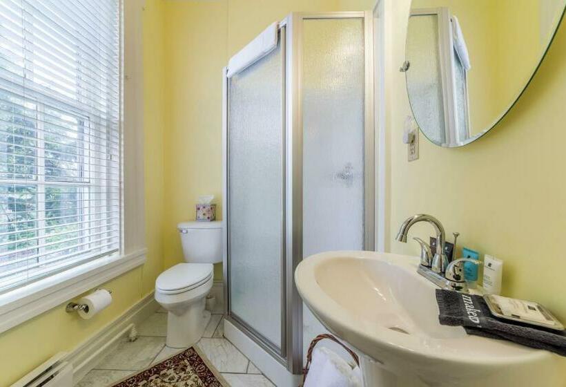 Люкс Повышенной Комфортности, Bourbon Manor Bed & Breakfast Inn