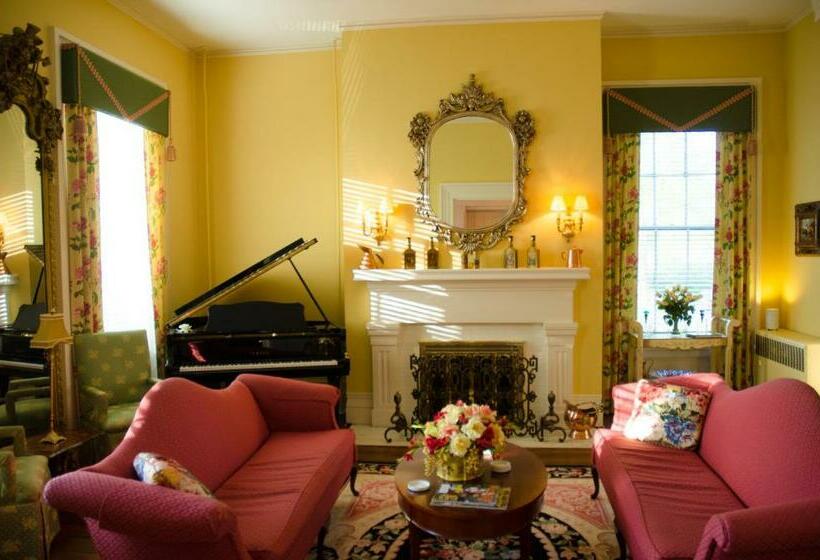 Люкс Повышенной Комфортности, Bourbon Manor Bed & Breakfast Inn