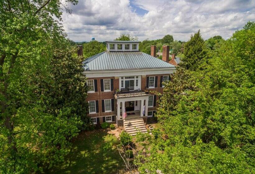 Люкс Повышенной Комфортности, Bourbon Manor Bed & Breakfast Inn