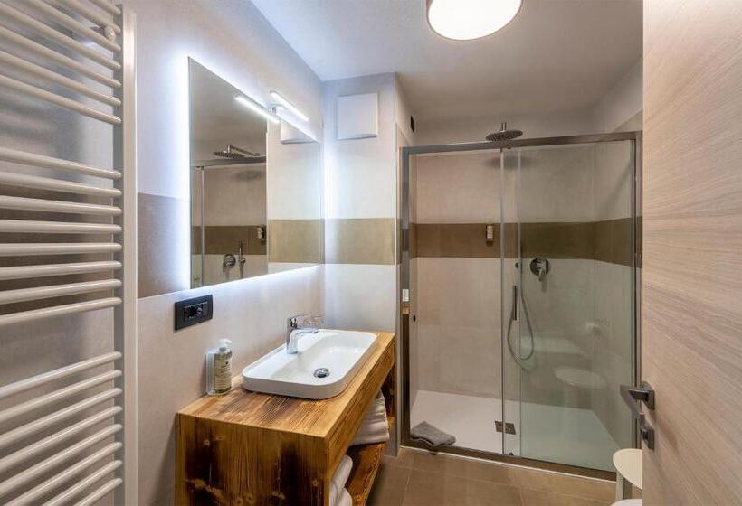 جناح جونيور مزوَّد بشرفة, Alpino Wellness & Spa