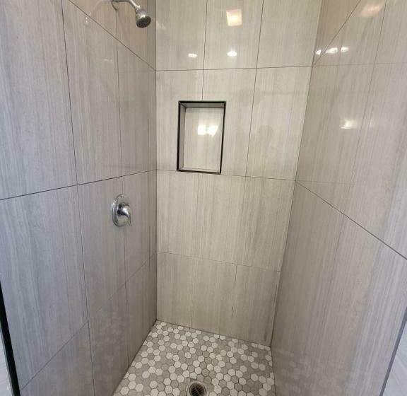 带大床的标准间, Townhouse Motel