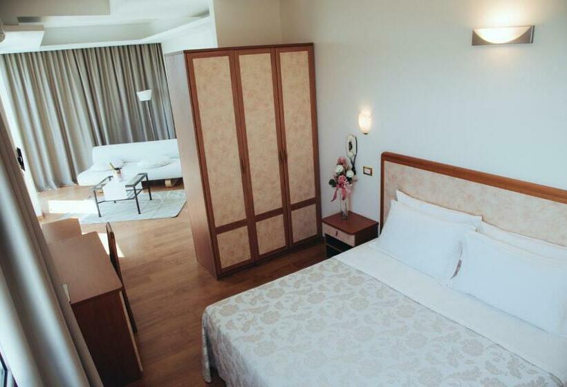带海景的复工套房, Astor B&b