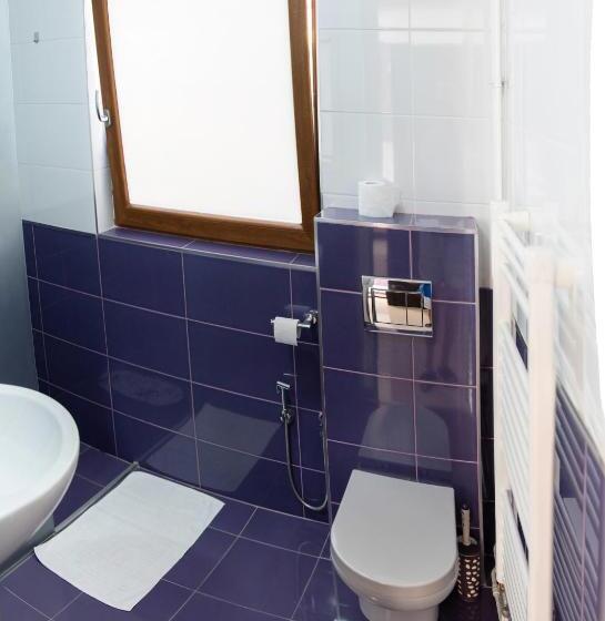 اتاق استاندارد سه نفره, Guest House ćiro
