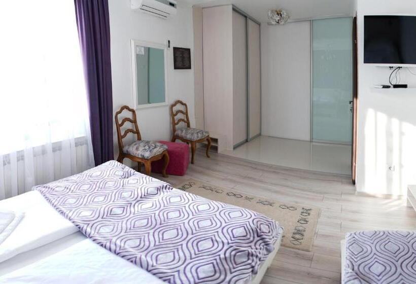 اتاق استاندارد سه نفره, Guest House ćiro