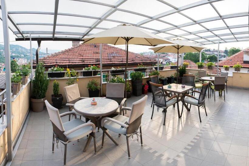 اتاق استاندارد سه نفره, Guest House ćiro