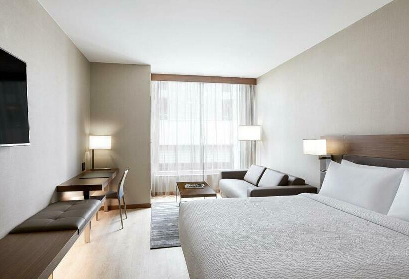 带大床的标准间, Ac Hotel By Marriott Raleigh North Hills