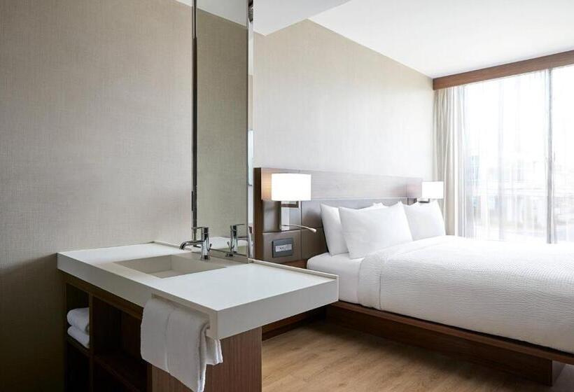 带大床的标准间, Ac Hotel By Marriott Raleigh North Hills