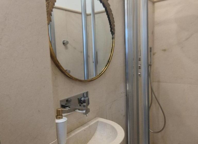 اتاق استاندارد, Suite Comares