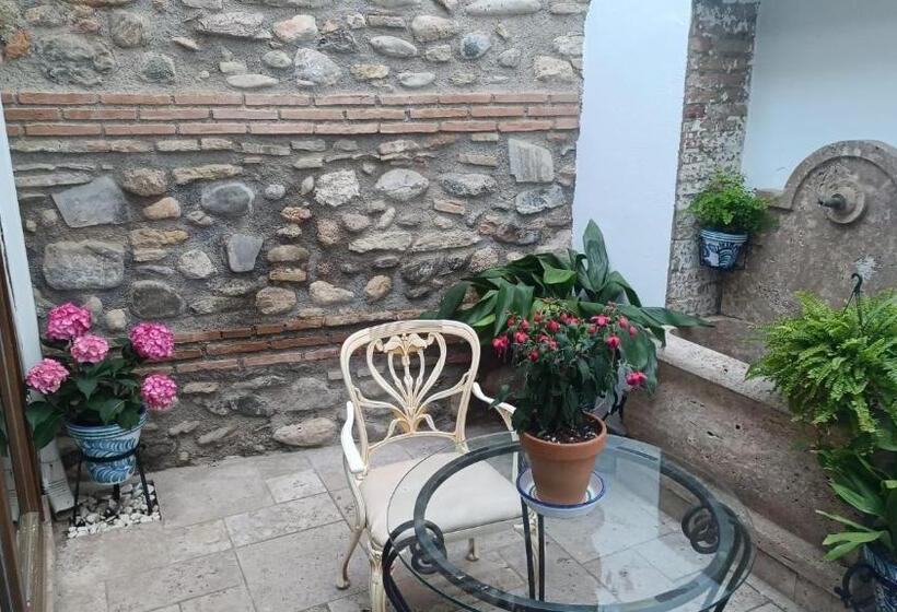 اتاق لوکس با وان آب گرم, Suite Comares