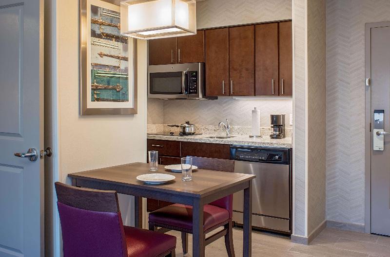 带大床的套房, Homewood Suites By Hilton New Orleans French Quarter