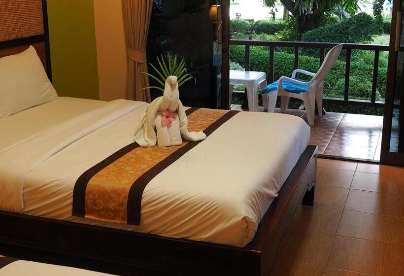 بنگله خانوادگی, Koh Chang Bailan Beach Resort