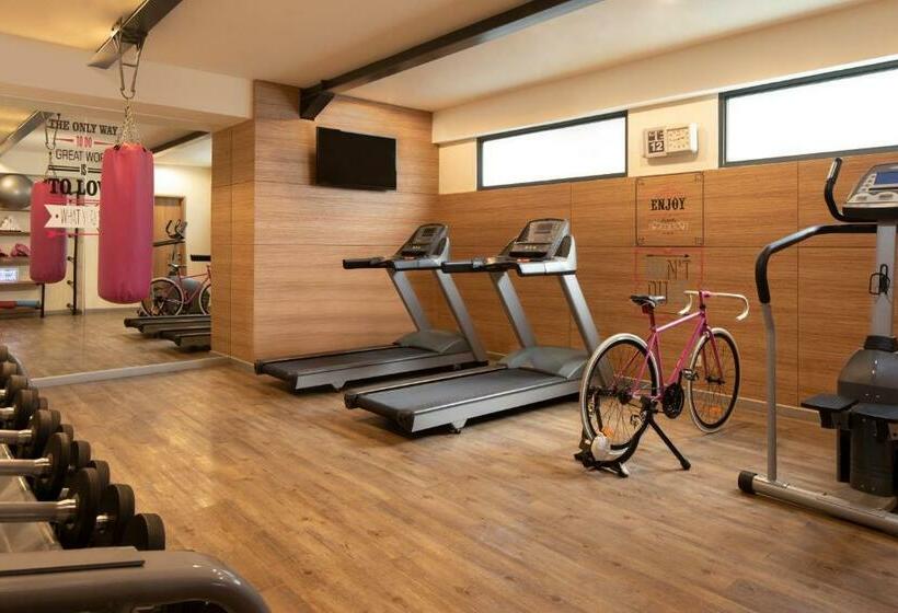 Номер Стандартный Кровать Куин, Moxy Bandung