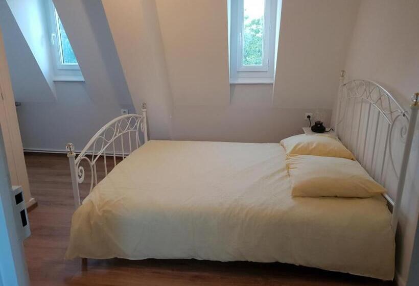 Номер Стандарт Вид на Сад, Manoir D Avray Beaujolais
