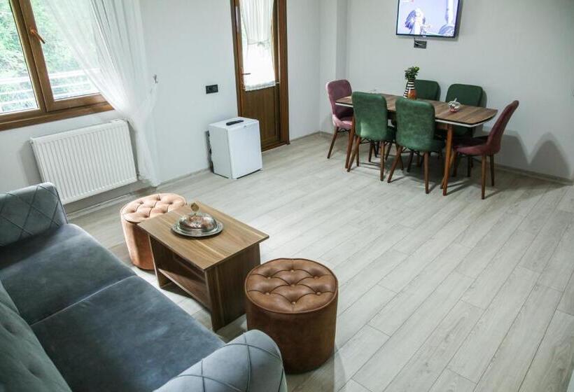 סוויטה עם נוף לנהר, Elegant Residence
