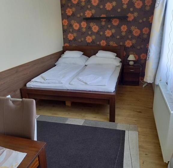 Estudio Familiar, Médea Apartman