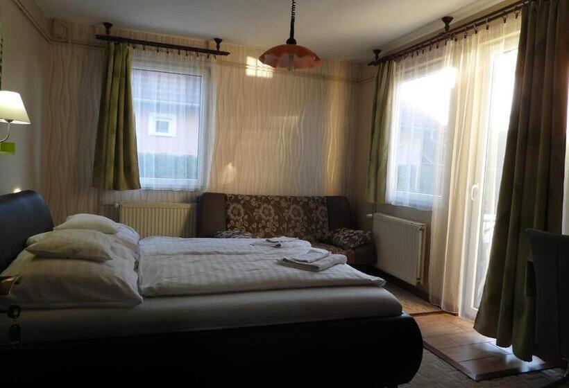 Habitación Familiar, Médea Apartman