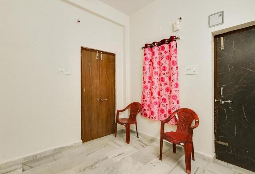 اتاق کلاسیک سه تخته, Oyo Flagship Brundavan Residency