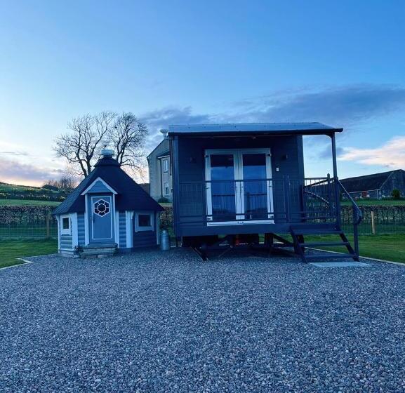 Семейное Бунгало, Capledrae Farmstay Shepherds Huts