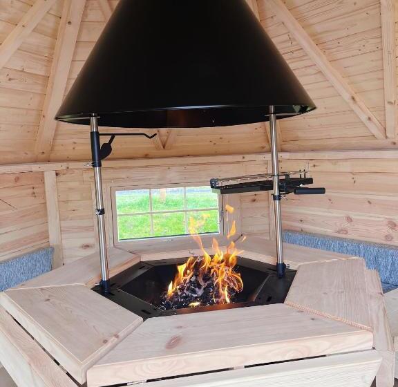 Семейное Бунгало, Capledrae Farmstay Shepherds Huts