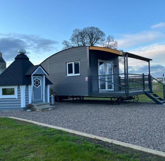 Семейное Бунгало, Capledrae Farmstay Shepherds Huts
