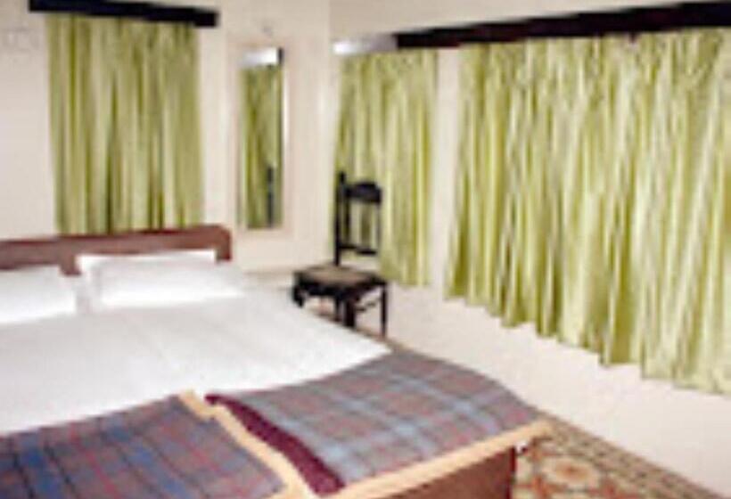חדר דלוקס, Agra Hotel , Mathura