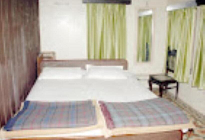 חדר סטנדרט לארבעה, Agra Hotel , Mathura