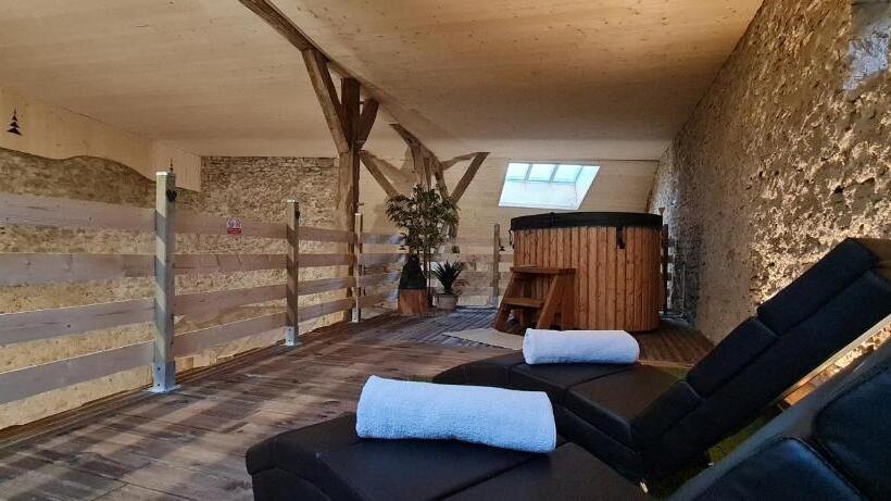 Люкс с гидромассажем, La Cabane Et Spa Chez Jules
