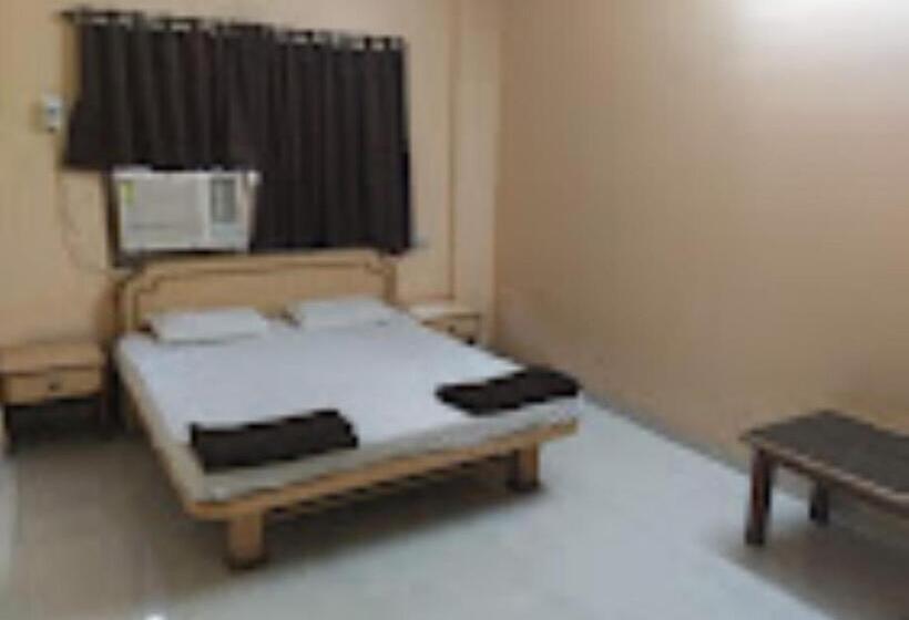 Номер Стандарт, Pritam Palace , Dhule