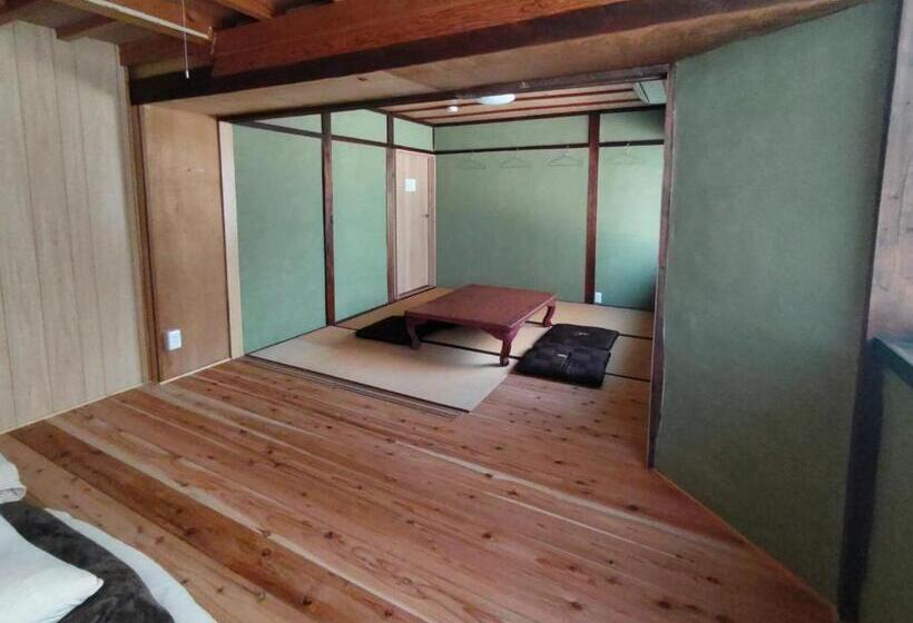 스탠다드 4인용 룸 공용 욕실, Amino Guesthouse Bench