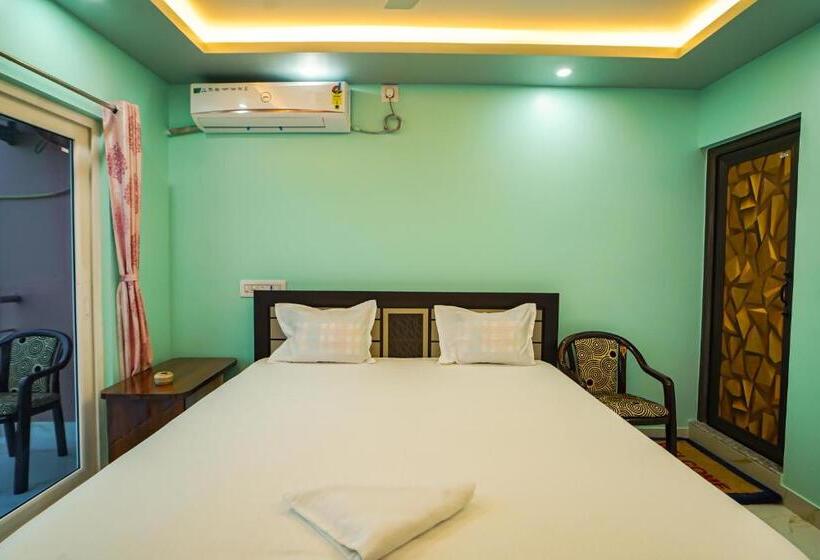 带阳台的豪华间, River Leaf Inn Taki !! Luxurious Rooms With River Facing Private Balconies !!