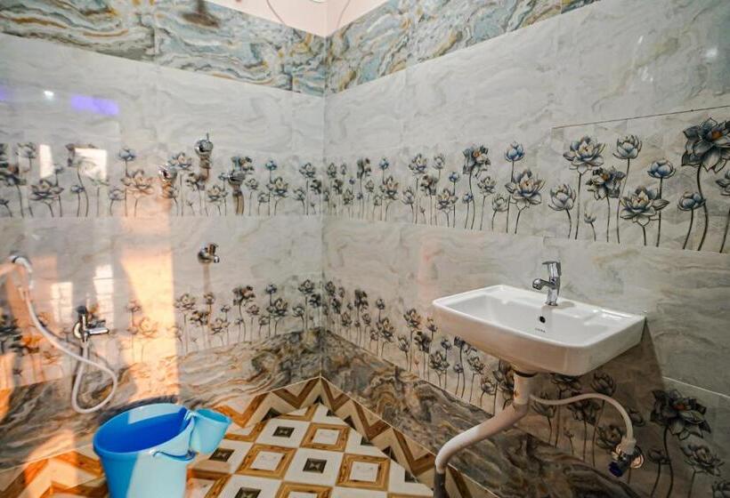 豪华套房, River Leaf Inn Taki !! Luxurious Rooms With River Facing Private Balconies !!