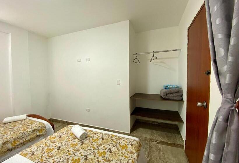 اتاق استاندارد سه تخته با سرویس بهداشتی مشترک, Casa Lubel