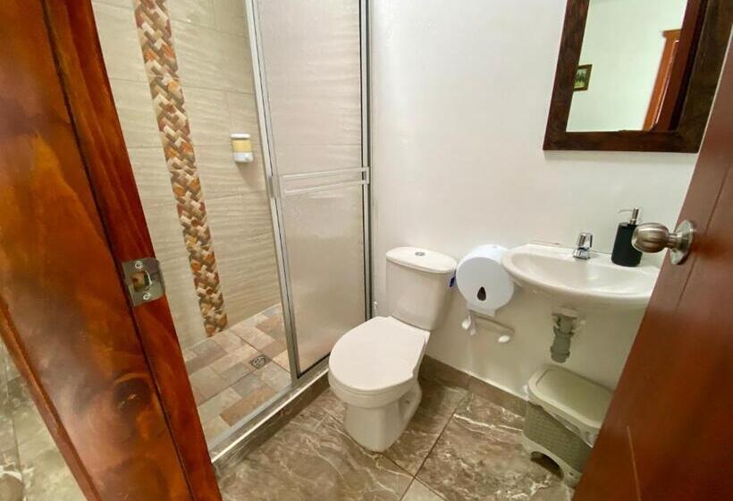 اتاق استاندارد چهارنفره با سرویس بهداشتی مشترک, Casa Lubel