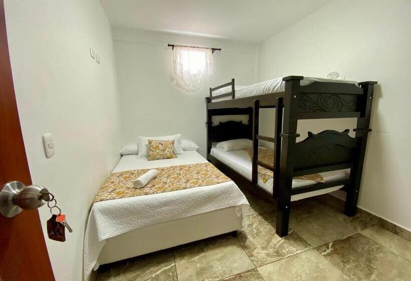 اتاق استاندارد چهارنفره با سرویس بهداشتی مشترک, Casa Lubel