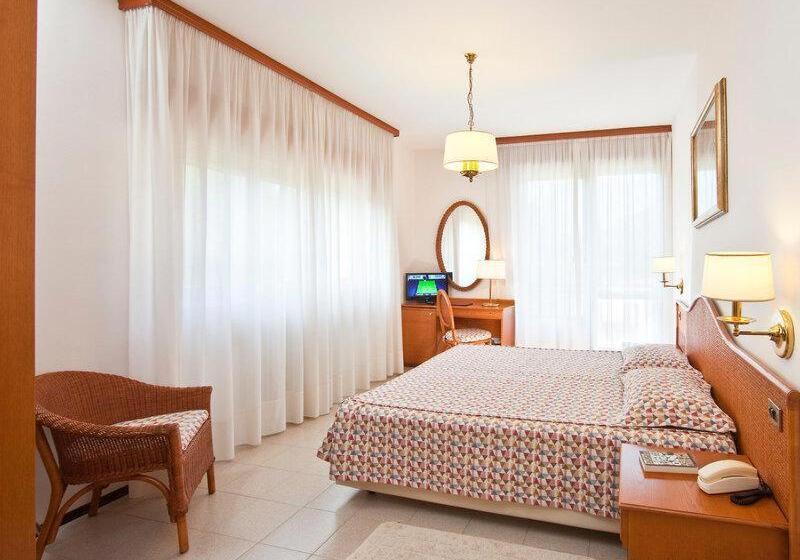 Номер Стандарт Вид на Сад, Gabbiano   Garda Lake Collection