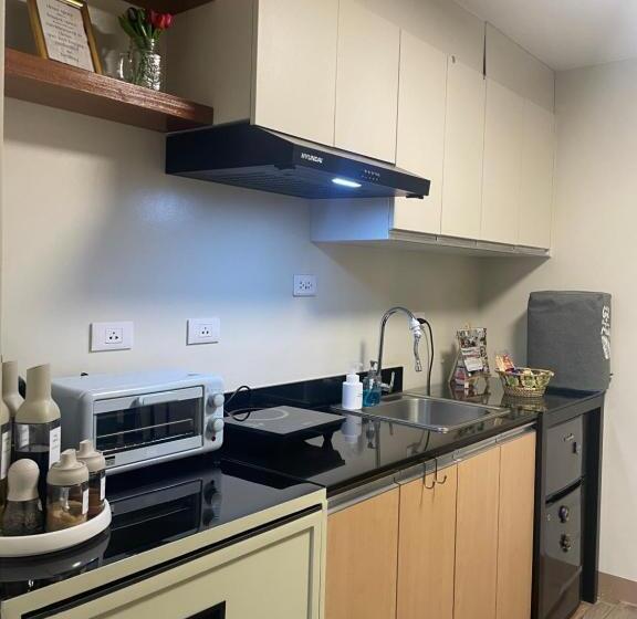 디럭스 스튜디오, Condo Home With Fast Wifi In Bacolod City