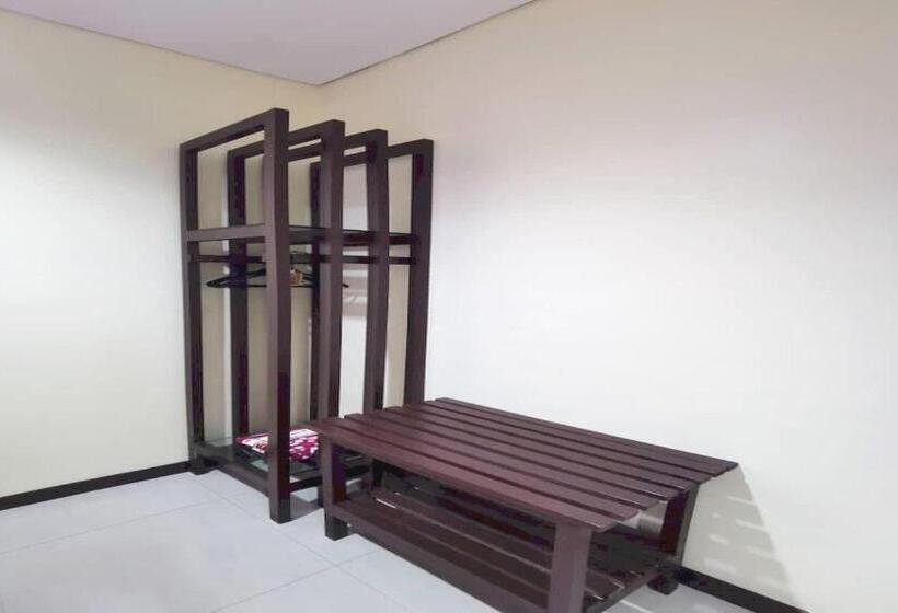 اتاق لوکس با تخت بزرگ, Oyo 90883 Pavilion Inn