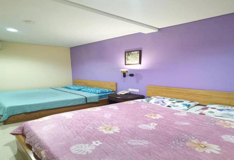 سوییت اجرایی, Oyo 90883 Pavilion Inn