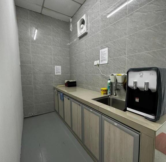 Номер Стандарт Совместная Ванная, Jiaxin Dormitory Setia Indah 家馨青年旅宿