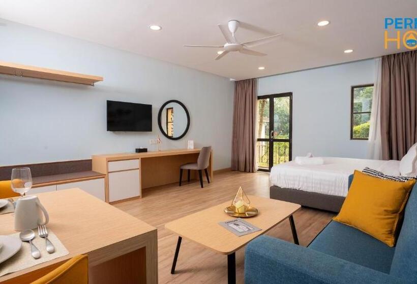Студия Deluxe, Damai Laut Escape By Perfect Host