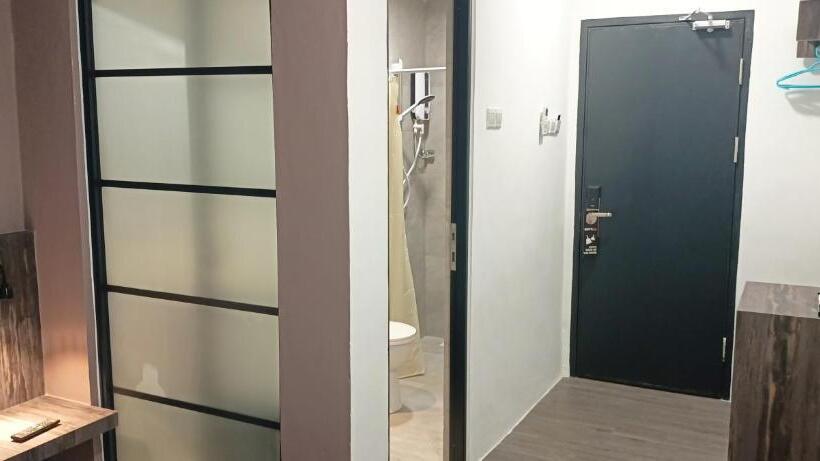 Номер Стандартный Кровать Куин, Roxy Hotel Sri Aman