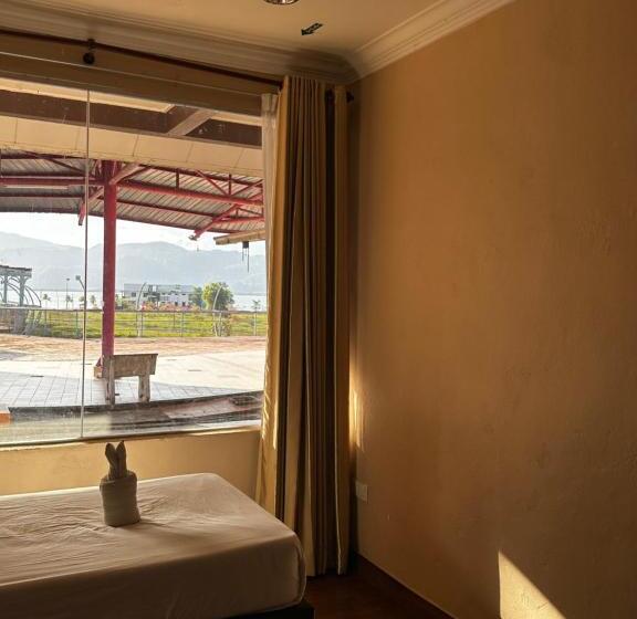 Номер Deluxe, Terinai Tasoh Lake View Resort