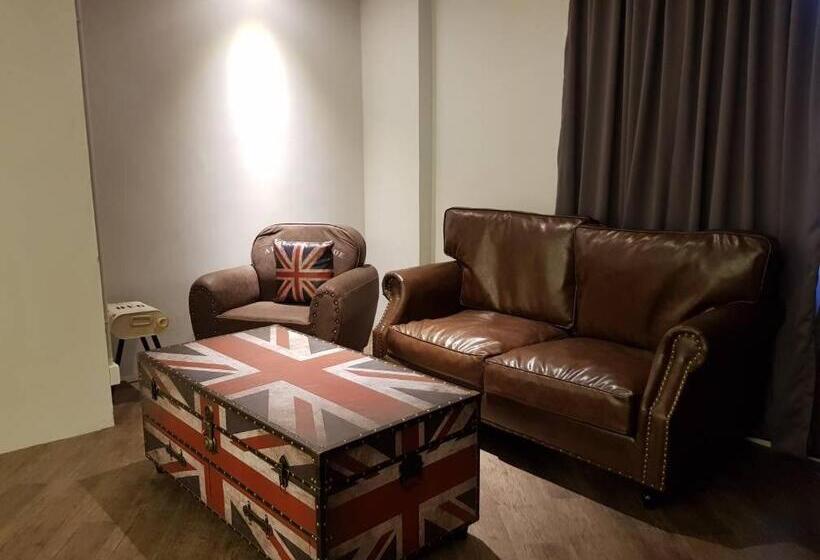Family Suite, Kristal